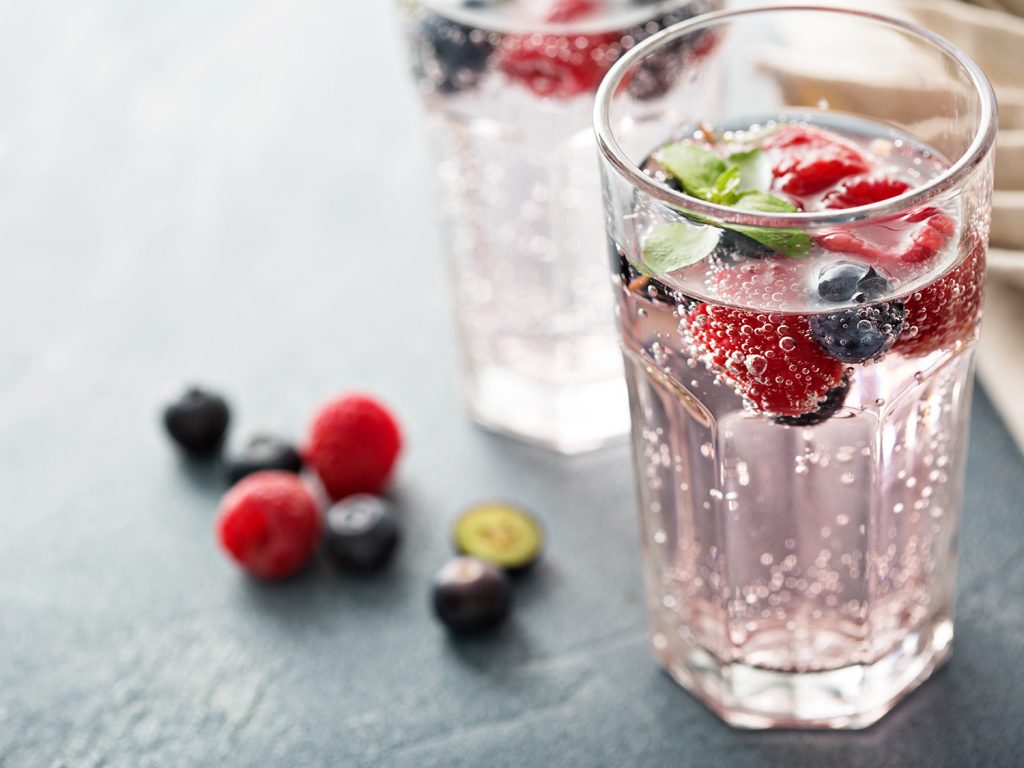 healthy foods: sparkling water